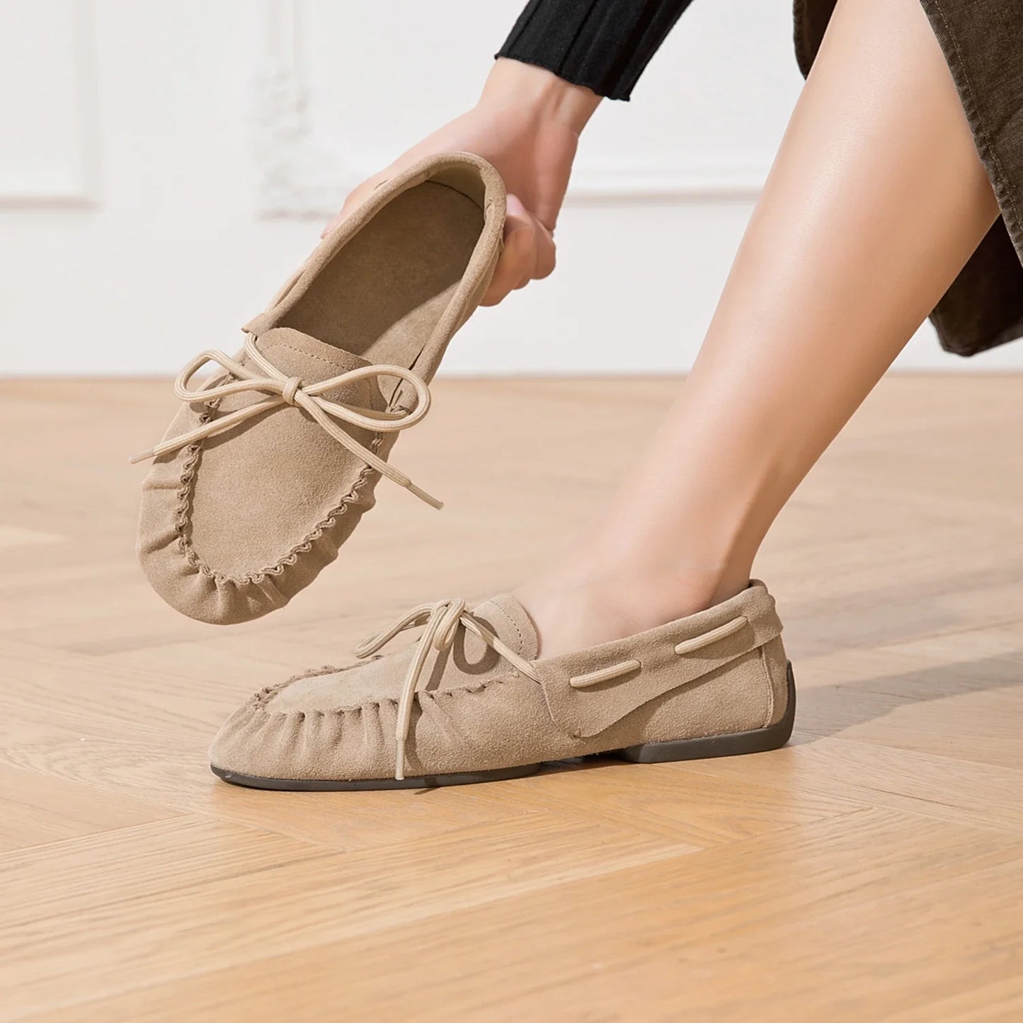 Londoria | Women's Classic Suede Lace-Up Loafers